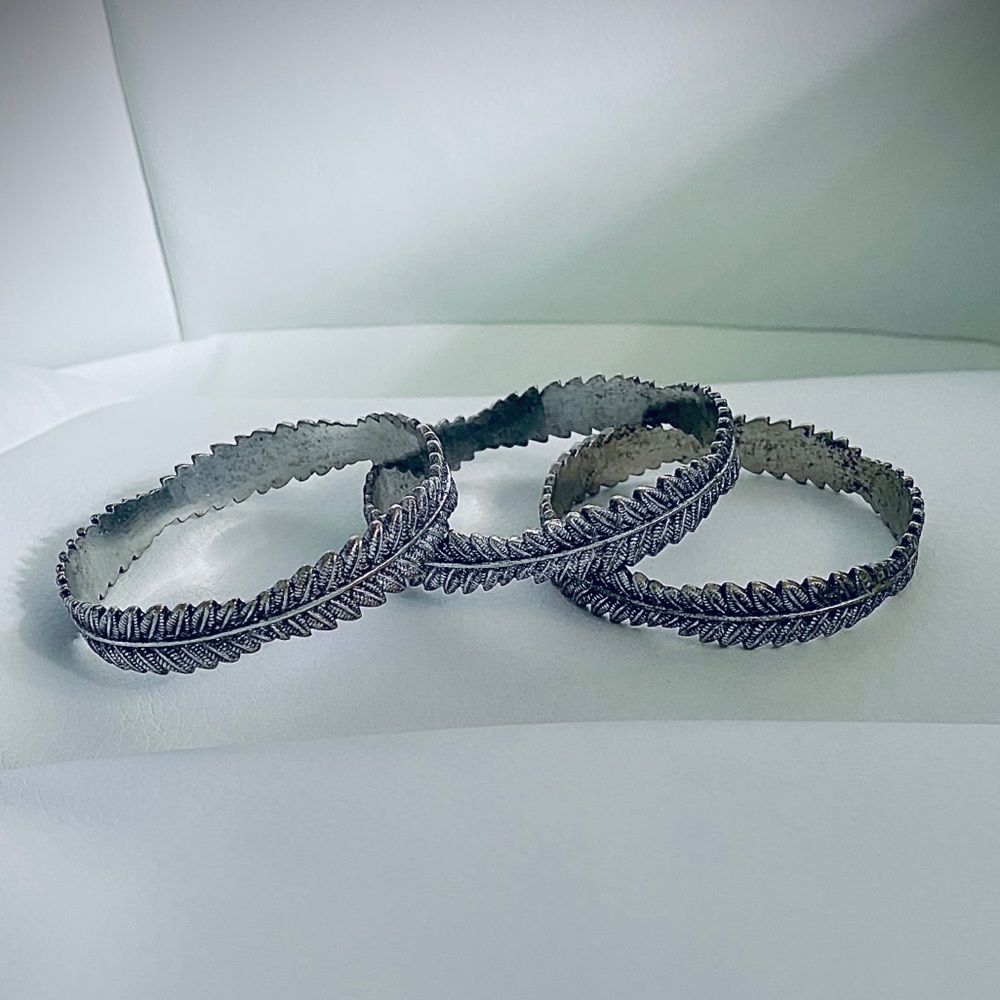 Price Firm!!! EUC Set of 3 Leaf Design Bangles - Picture 3 of 5